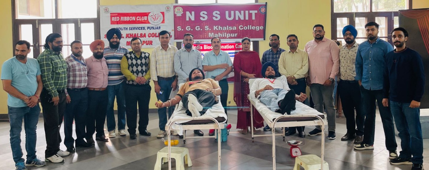 Organized blood donation camp in Khalsa College